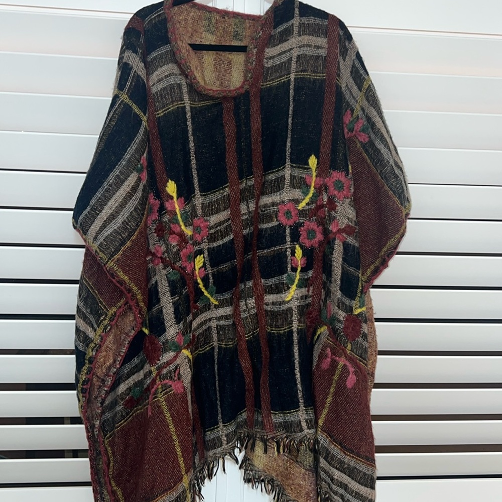 Boho Embroidered Plaid Poncho Top - Black & Rust